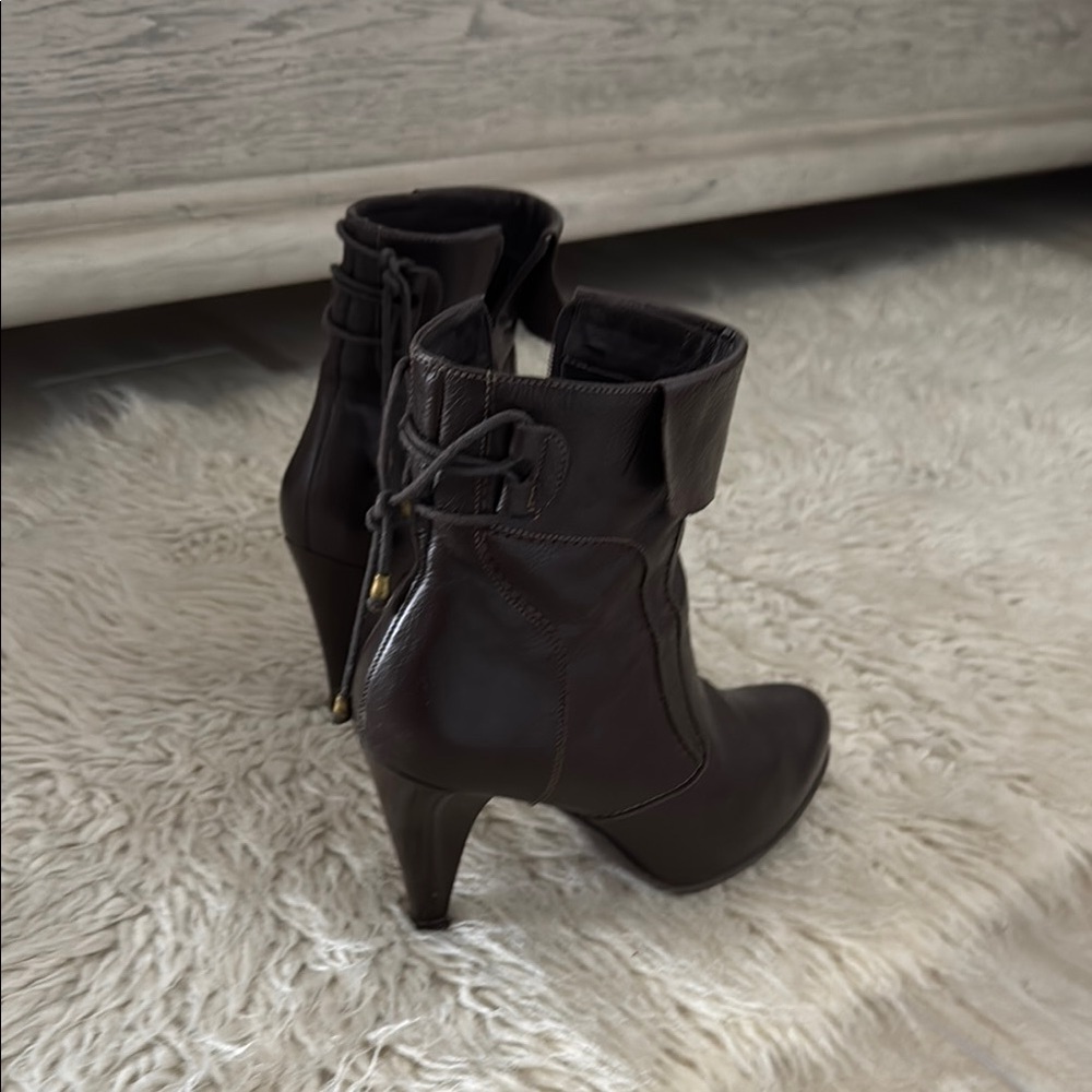 Leather Brown Sophisticated Heeled Boots, runs big, I'm size 9 fits perfect